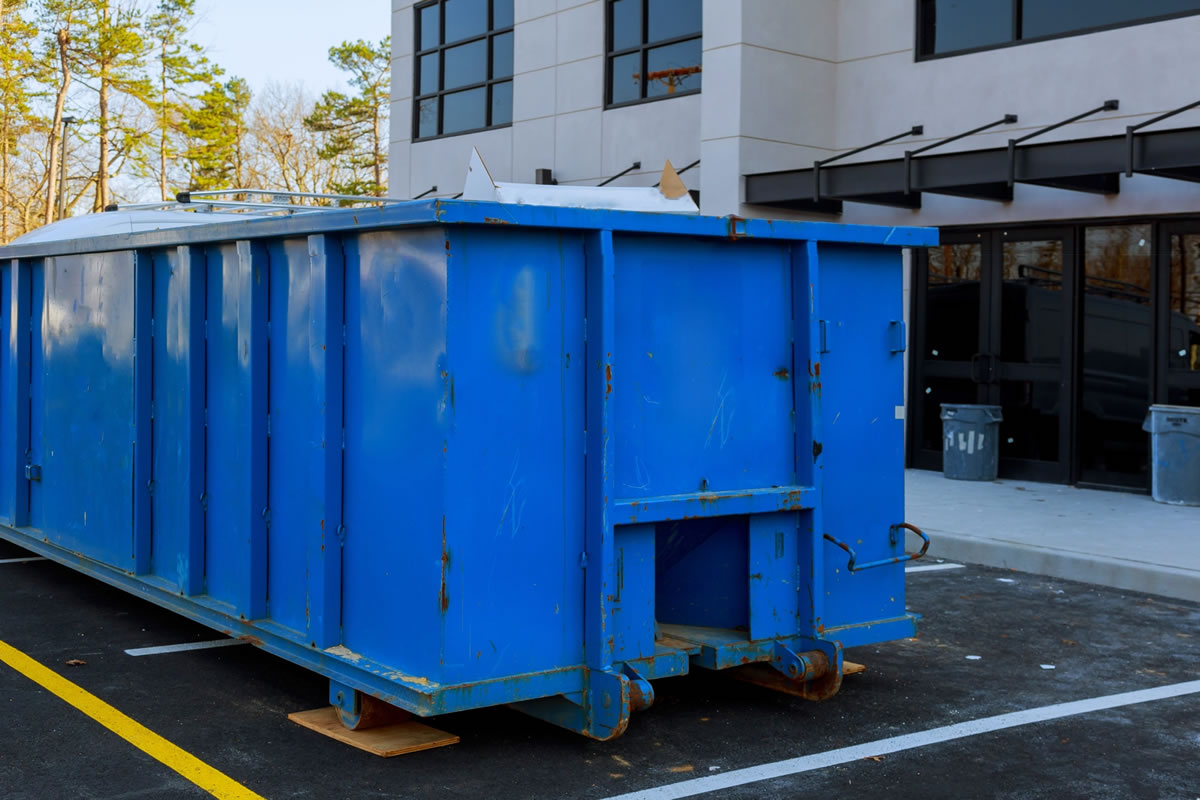 Four Benefits of Using a Dumpster Rental Service